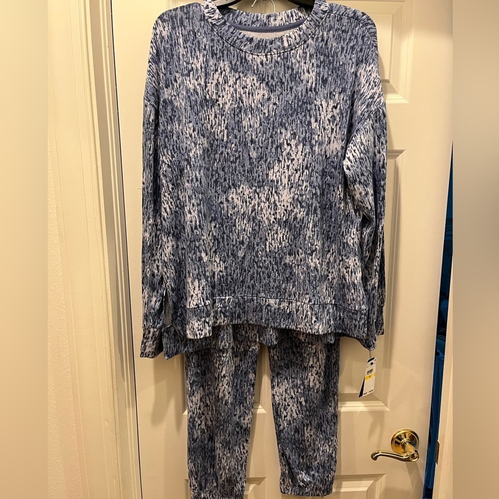 DONNA KARAN PAJAMAS 2-piece Long sleeves NWT sz M